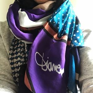 DVF silk scarf in almost new condition